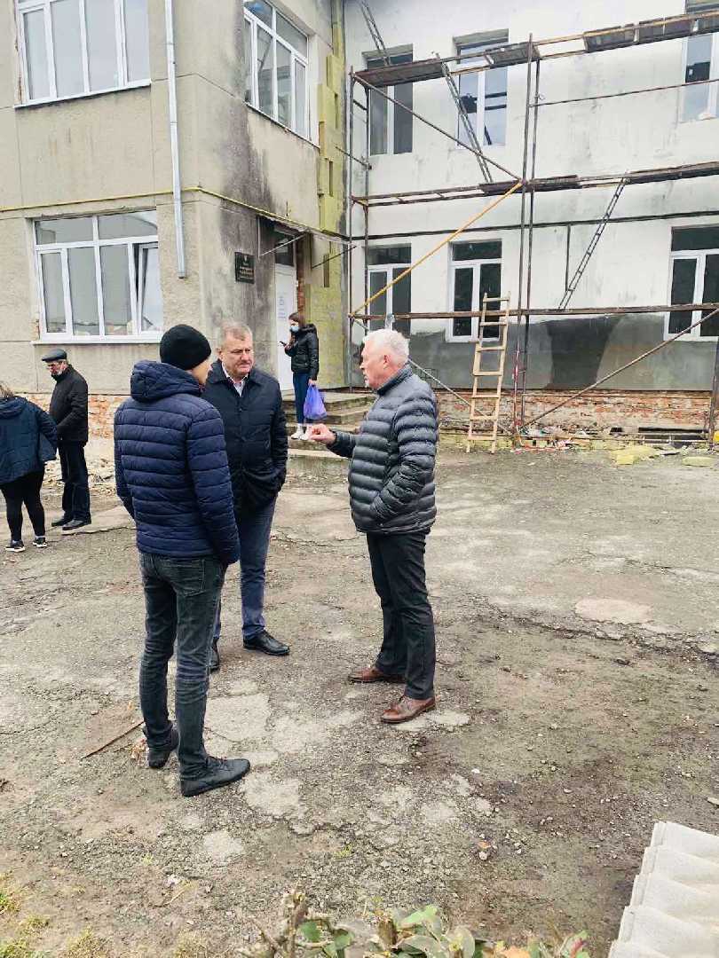 Триває капітальний ремонт будівлі інфекційного відділення КНП «Сокальська РЛ»