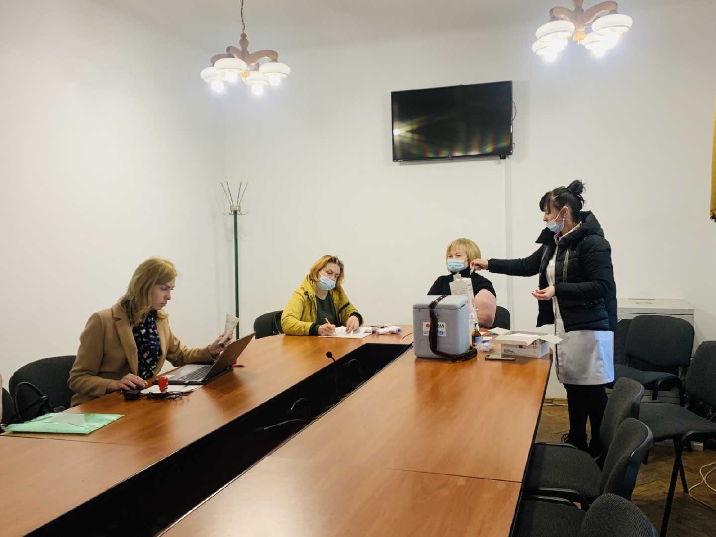 Вакцинація у районі триває