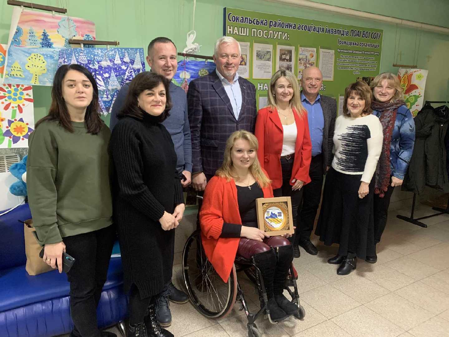 З нагоди Міжнародного дня людей з обмеженими можливостями керівництво району відвідали Сокальську асоціацію інвалідів.