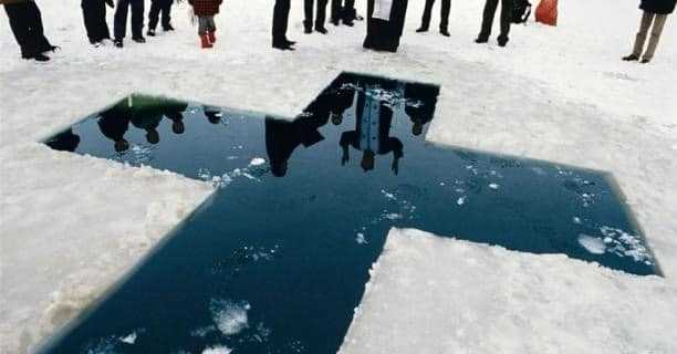 Завтра, 19 січня, українці святкують Водохреща. Правила поведінки та список безпечних водойм