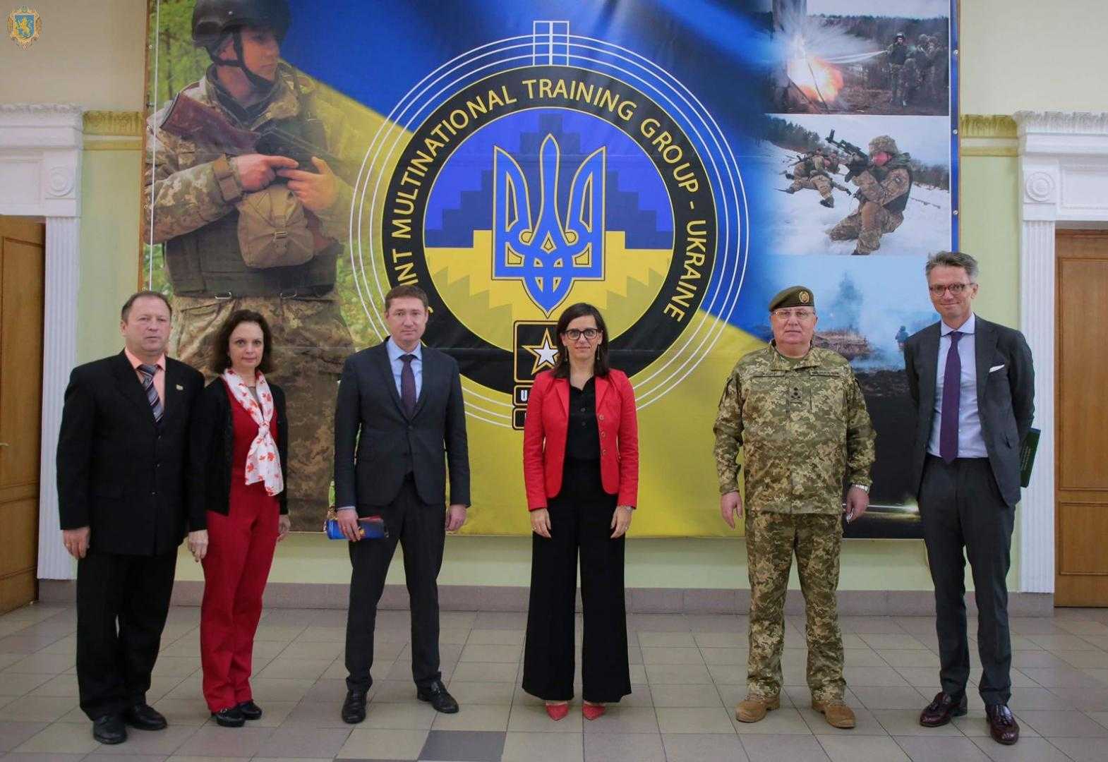 Україна та Канада відзначають 30-річчя дипломатичних відносин