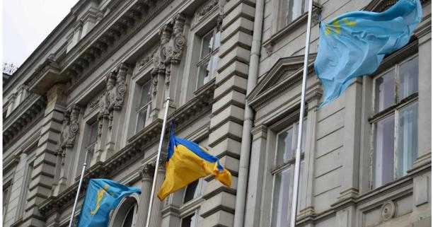 Кримські дні на Львівщині: біля Львівської ОДА підняли український та кримськотатарський прапори