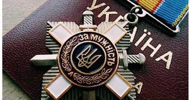 Володимир Зеленський нагородив понад сотню українських Захисників та Захисниць