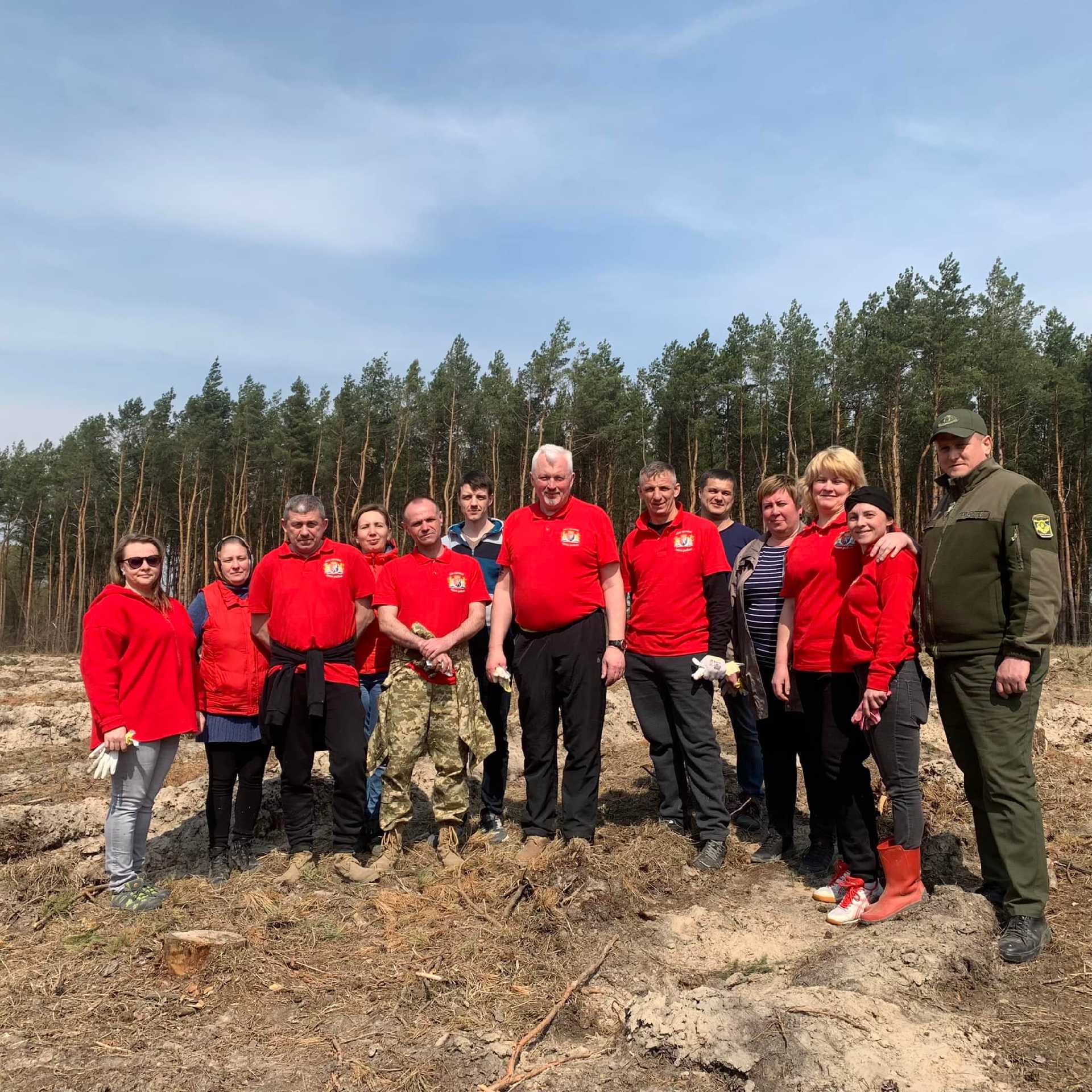На Червоноградщині до Дня довкілля відбулась масова акція з висадки дерев під назвою «Ліс Перемоги». 