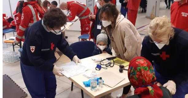 Червоний Хрест у співпраці з урядом України та Львівською ОВА скеровує вимушених переселенців на лікування в Італію