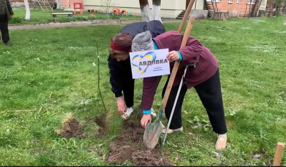 Сила нашого народу - в єдності!  Ми - нація нескорених! Випікаємо, годуємо, садимо, мріємо незважаючи ні на що!