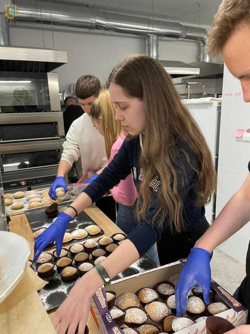 Молодь Сокальської громади реалізує ініціативу для підтримки переселенців та військових