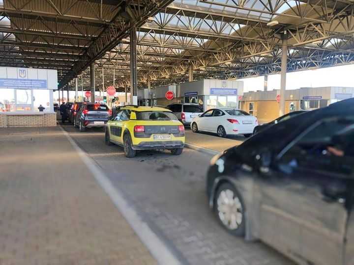 Перелік пунктів пропуску для ввезення окремих транспортних засобів та гуманітарної допомоги через митний кордон України