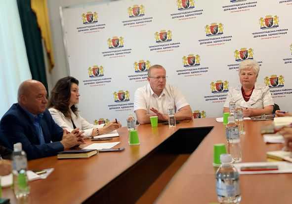 Очільник департаменту освіти і науки Львівської ОДА (ОВА) Олег Паска в приміщенні Червоноградської РВА провів нараду