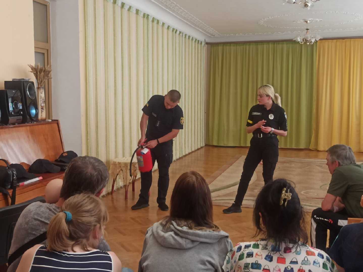 Рятувальники та поліцейські провели інструктаж з правил пожежної безпеки для переселенців на Червоноградщині