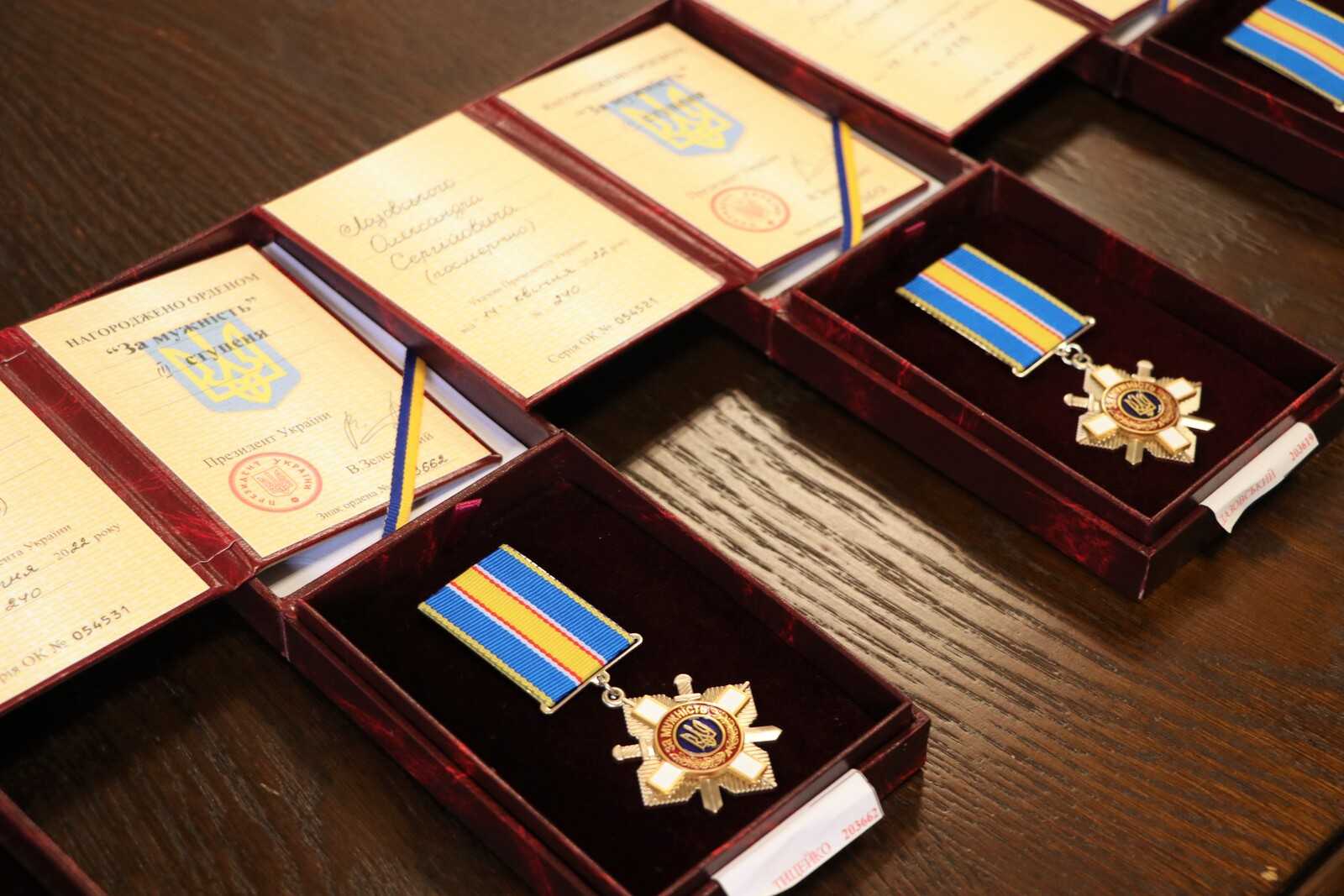 Начальник Львівської ОВА вручив нагороди рідним воїнів, які загинули, захищаючи Україну