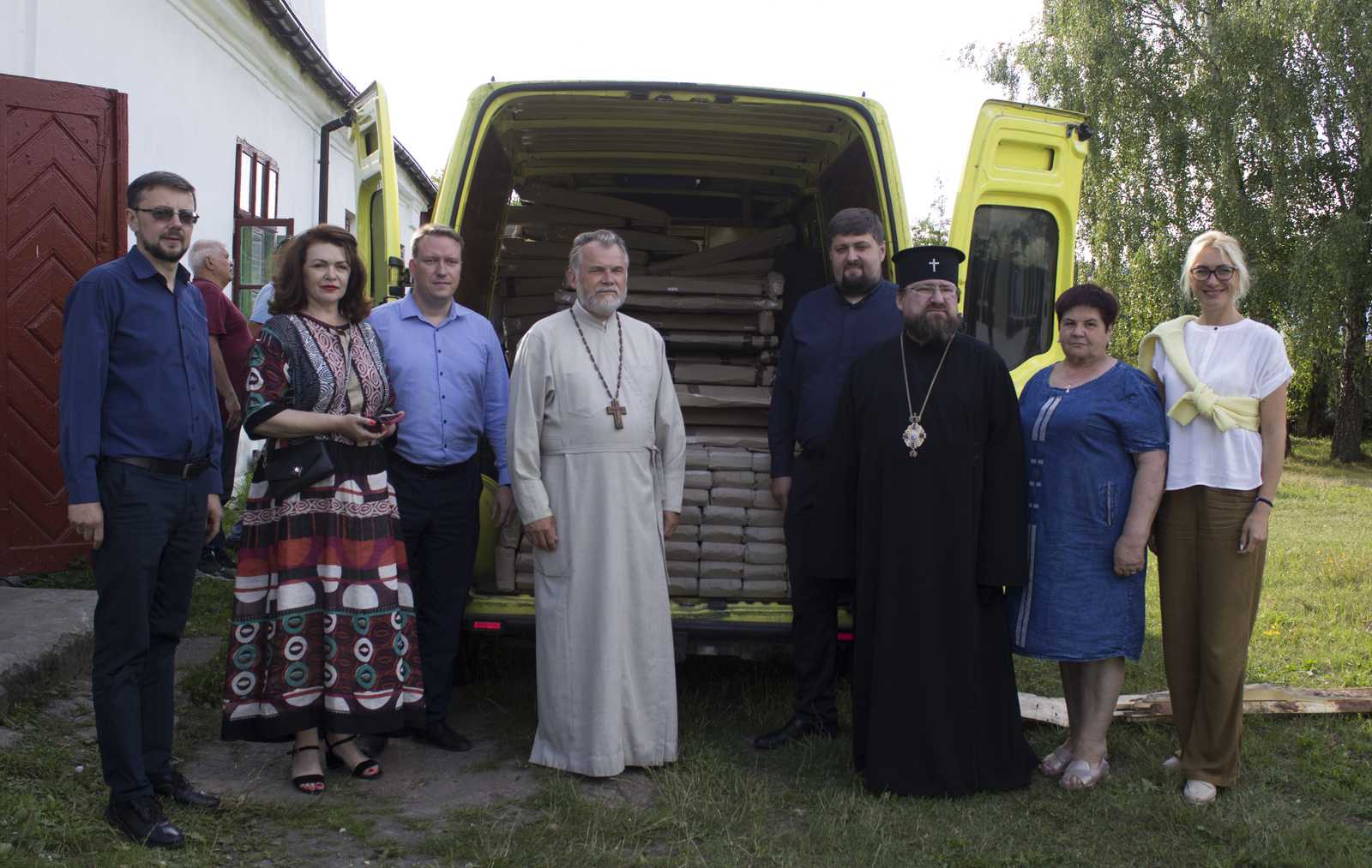 Митрополит Львівський і Сокальський ПЦУ передав допомогу Підбузькому геріатричному пансіонату