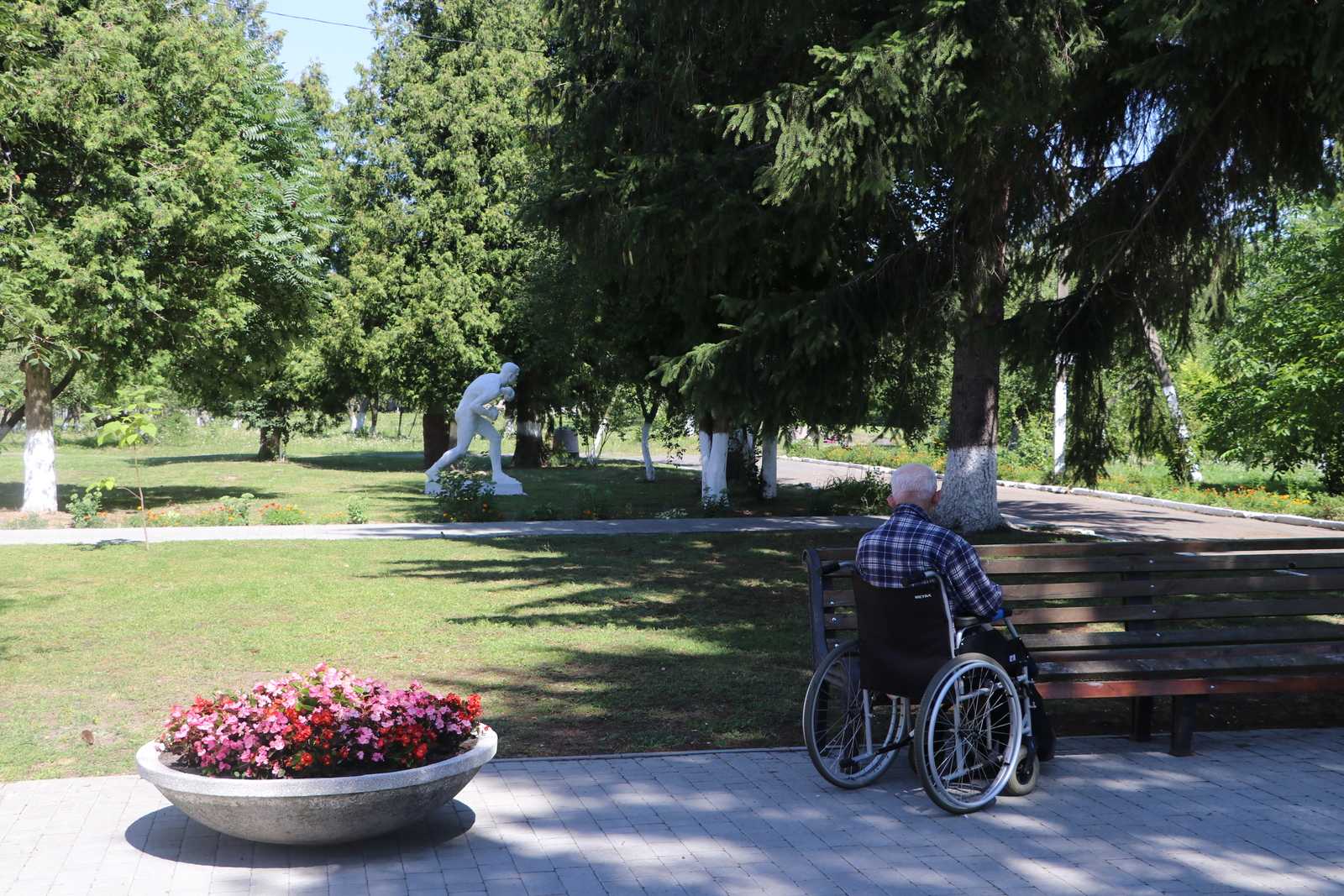 У геріатричному пансіонаті у Червоноградському районі знайшли дім понад сто людей