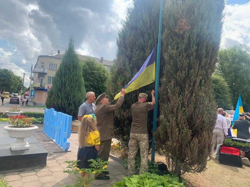 З нагоди Дня Української державності  у Сокалі на центральній площі біля пам’ятника Т.Шевченку урочисто підняли Державний Прапор України.
