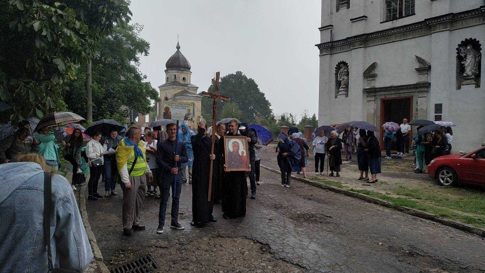 У Белзі розпочалася двотижнева міжнародна піша проща до Ченстохови, що в Польщі
