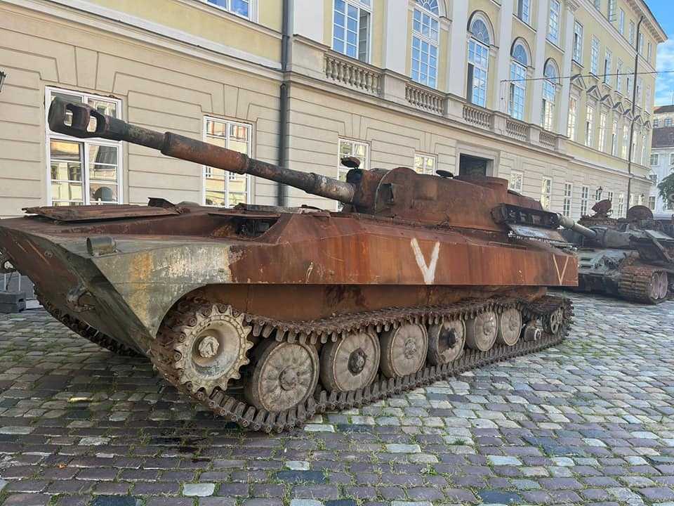 «Вистоїмо, переможемо!»: у Львові експонуватимуть знищену військову техніку окупантів