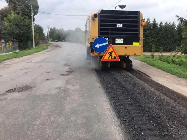 Тривають роботи з ліквідації аварійної ямковості на дорогах Червоноградщини