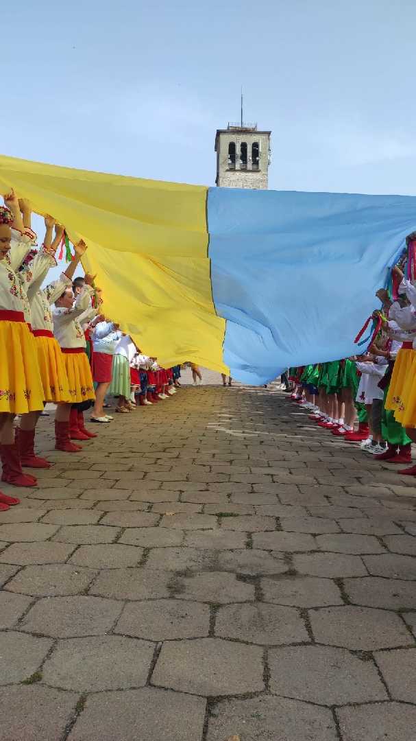 На Червоноградщині  урочисто підняли Державний Прапор України