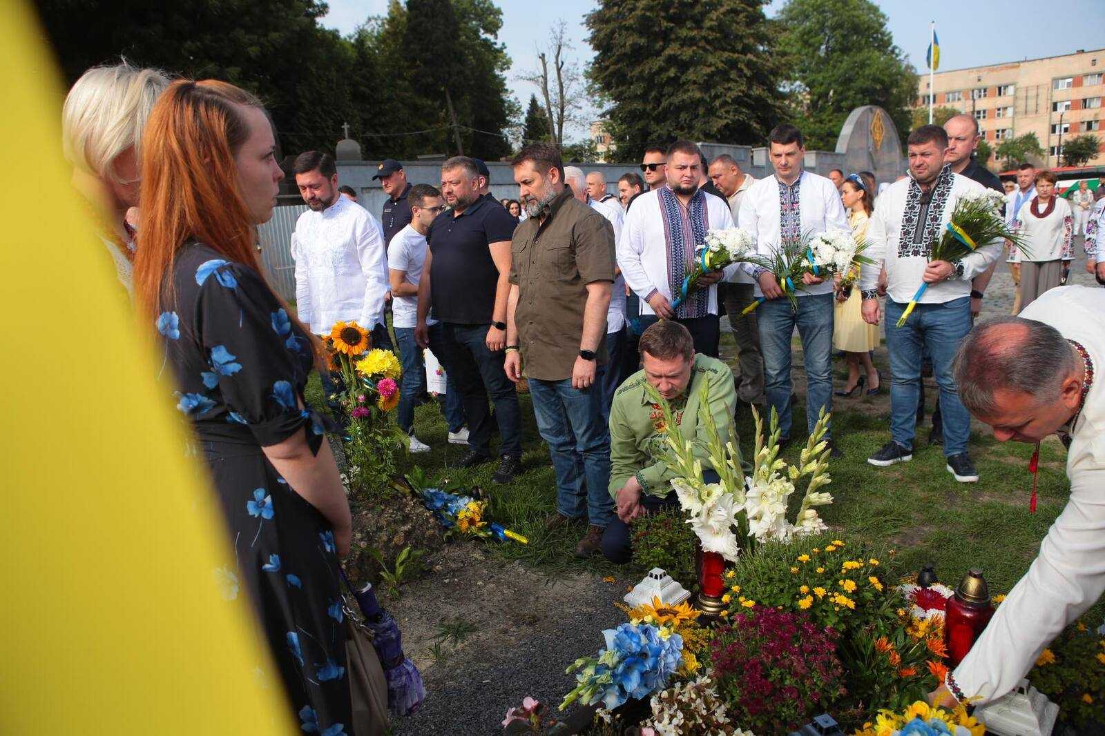 У Львові на Личаківському кладовищі вшанували пам’ять полеглих Героїв України