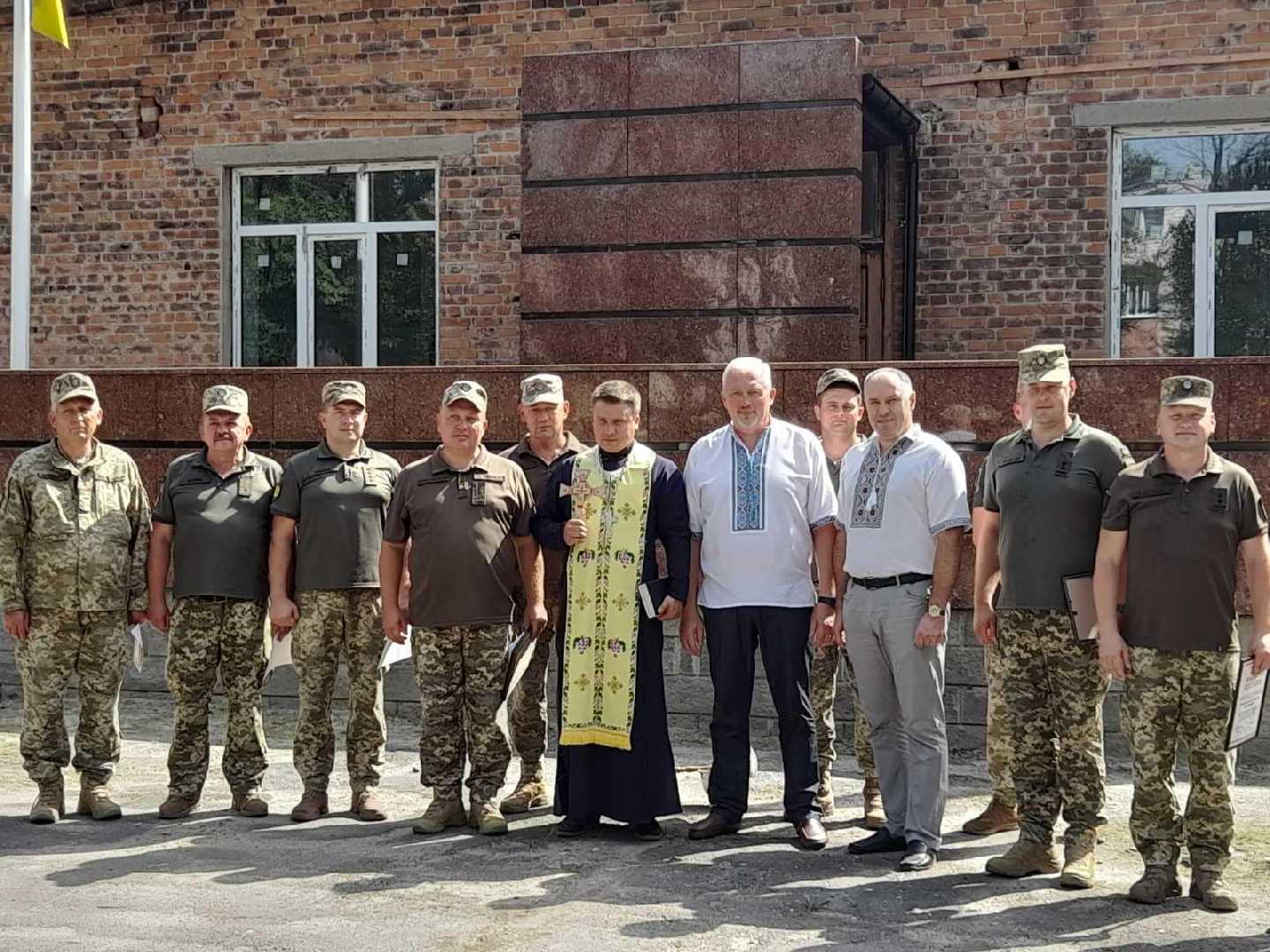 Очільник району Андрій Дяченко вручив подяки та грамоти військовослужбовцям