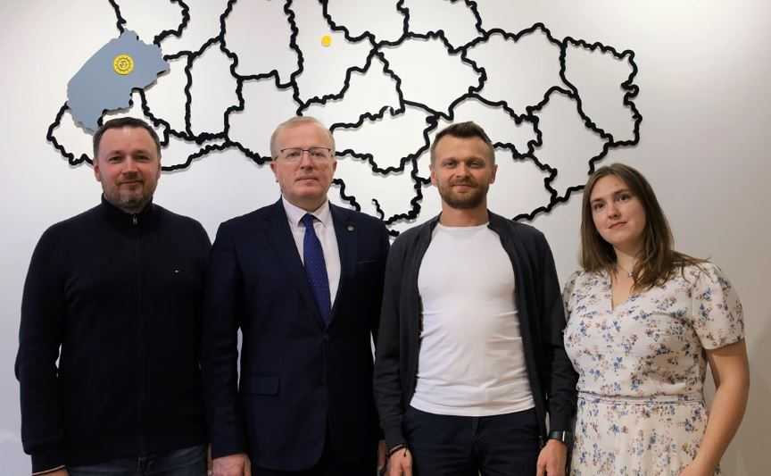 Інноваційне навчання для дітей і дорослих: департамент освіти і науки ЛОВА та Український освітній хаб підписали меморандум