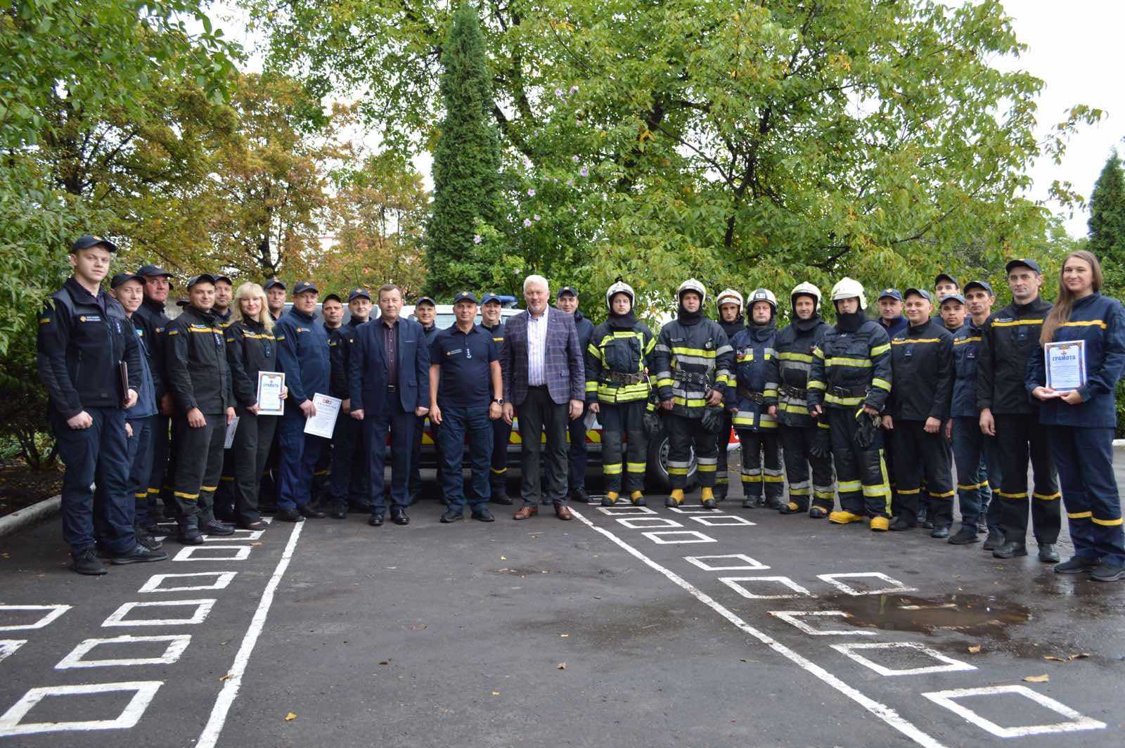 Напередодні професійного свята Дня рятівника кращих рятувальників району відзначено грамотами та подяками