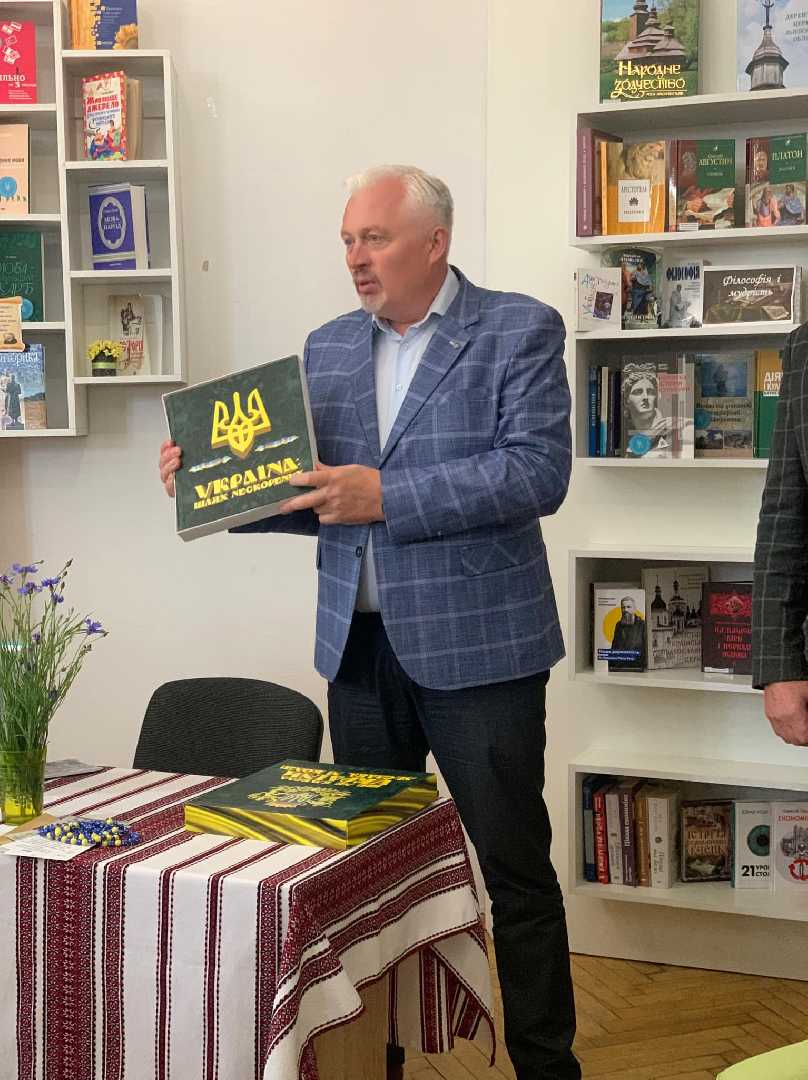 Вітання бібліотекарям з професійним святом - Всеукраїнського дня бібліотек.