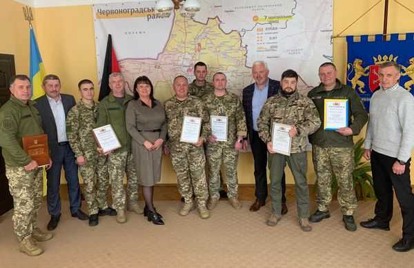 Нагородження військовослужбовців, котрі дислокуються на території нашого району з нагоди Дня захисників та захисниць України