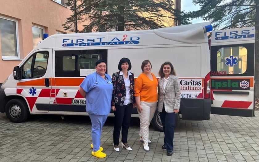 Нові машини «швидкої» допомоги передали двом медичним закладам Львівщини