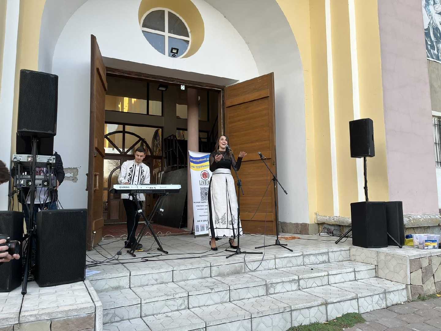 Благодійний концерт на підтримку добровольчого українського корпусу «Правий Сектор» Збройних Сил України