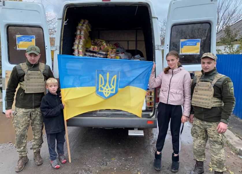 Військові 103-ї бригади ТРО привезли допомогу жителям прифронтових сіл