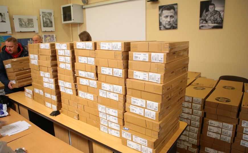 Американська компанія «HP» передала закладам профтехосвіти Львівщини 350 сучасних ноутбуків