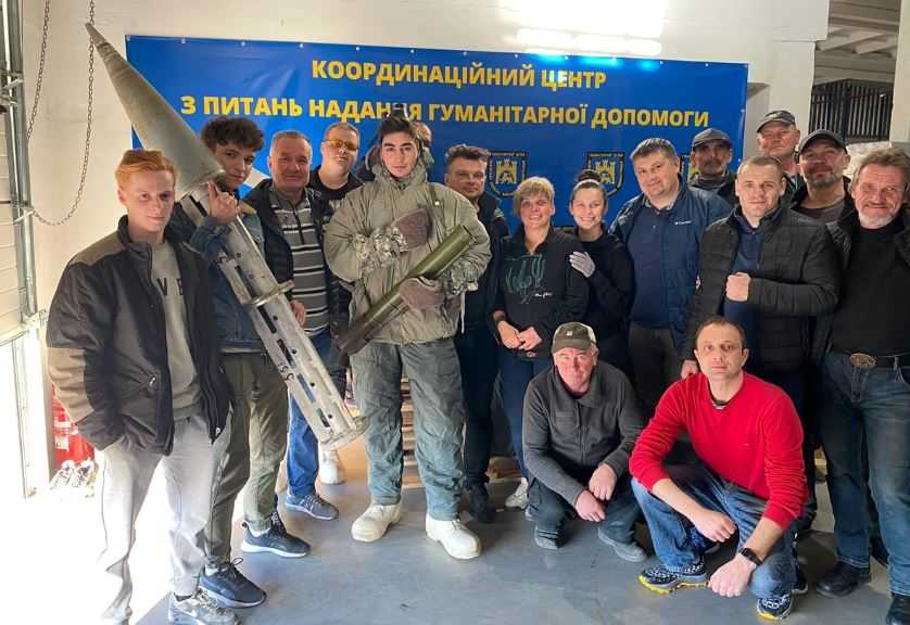 Зі США на Львівщину передали комплекти зимової форми для захисників