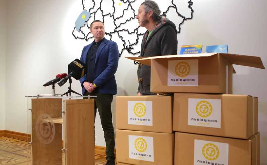 Жителі Львівщини зібрали 50 коробок книг для бібліотеки української літератури у Гданську