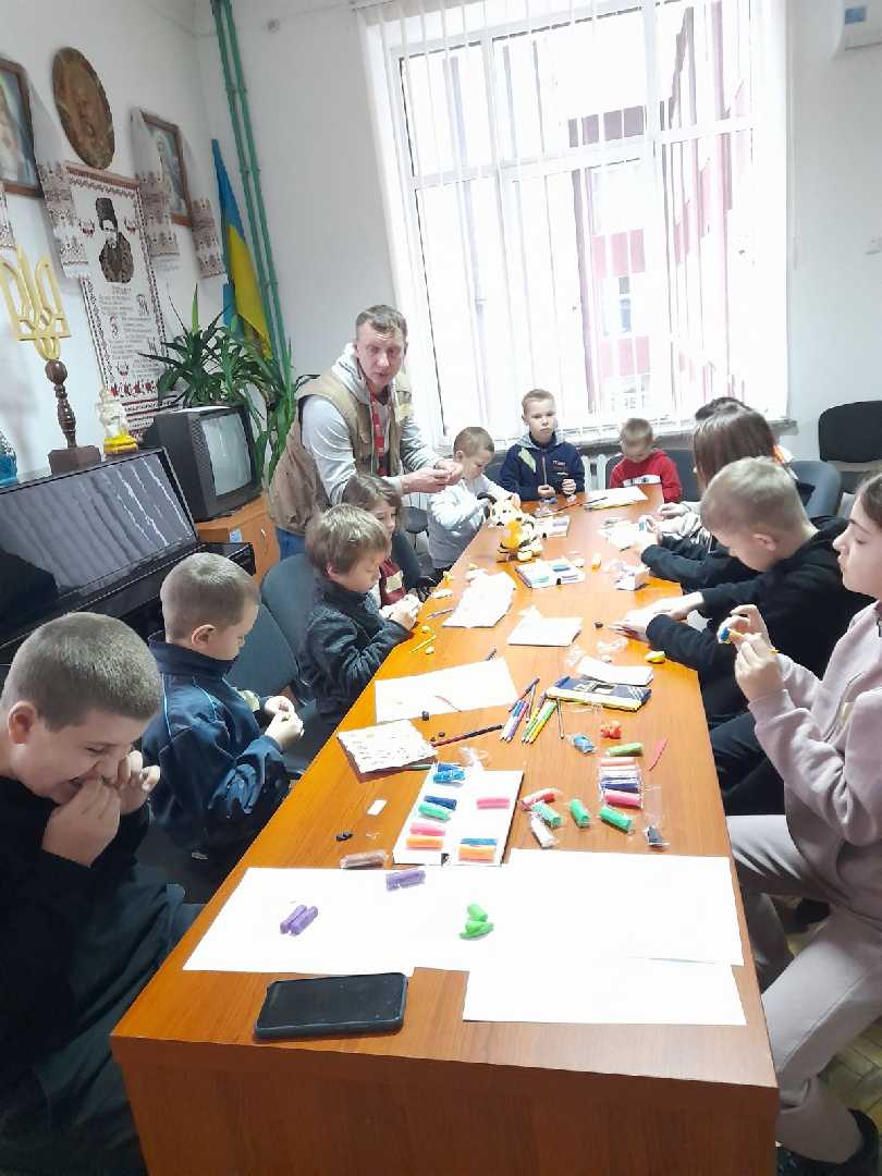  Допомага вимушено переміщеним особам адаптуватись в нових умовах життя