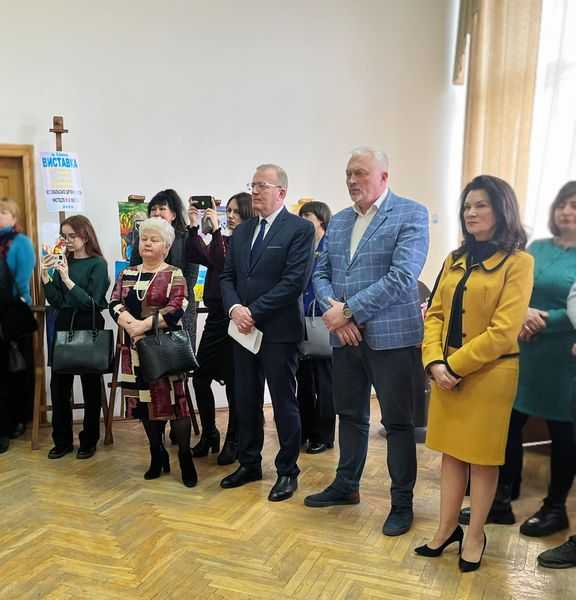 Червоноградській РВА відбулась нарада з питань розвитку позашкільної освіти в районі.