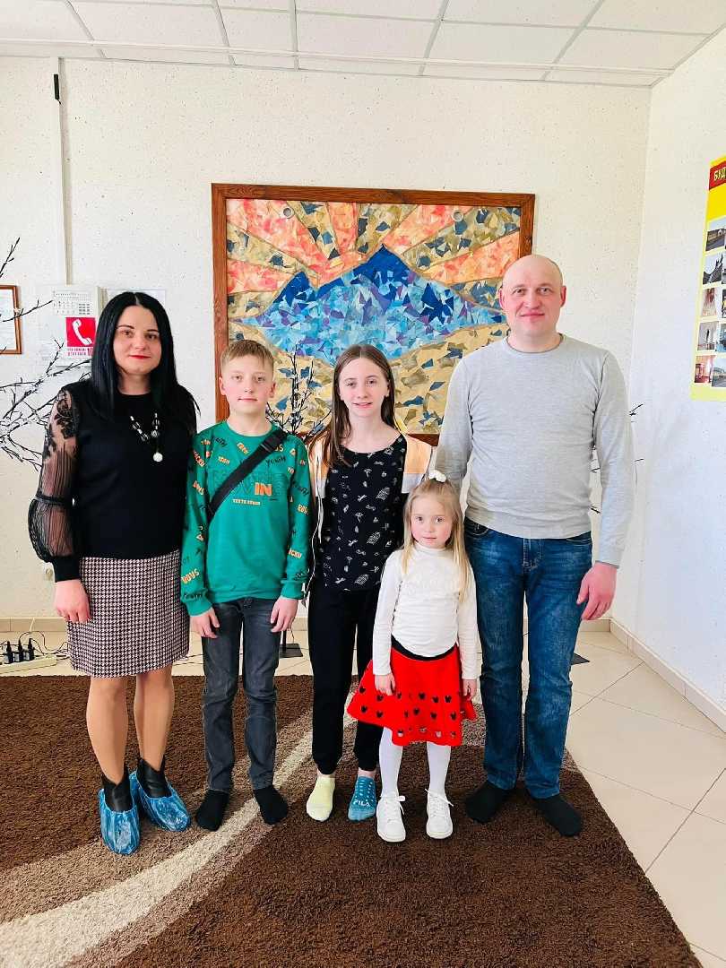 У переддень Великодня діти, позбавлені батьківського піклування та діти-сироти знайшли нові родини у нашому районі