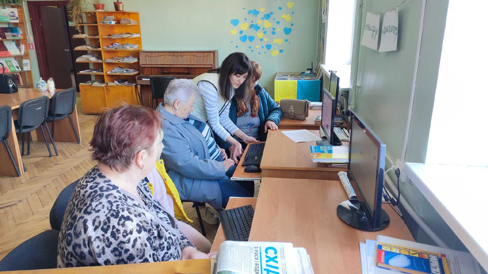 У Соснівці для людей старшого віку організували навчання роботі за комп’ютером