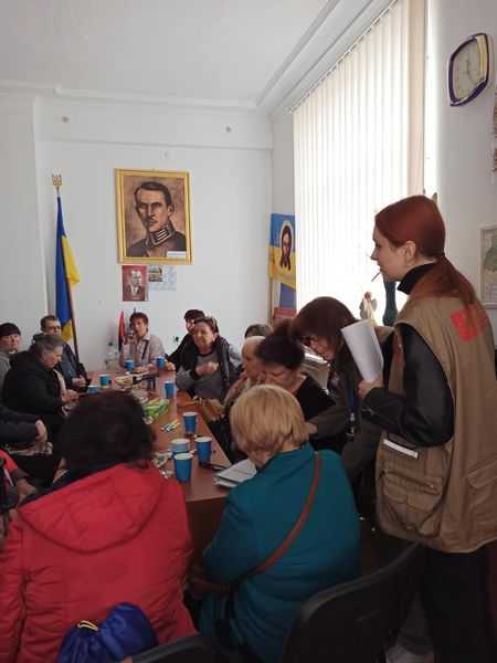 Консультативно-координаційний центр при Червоноградській РВА продовжує допомагати людям