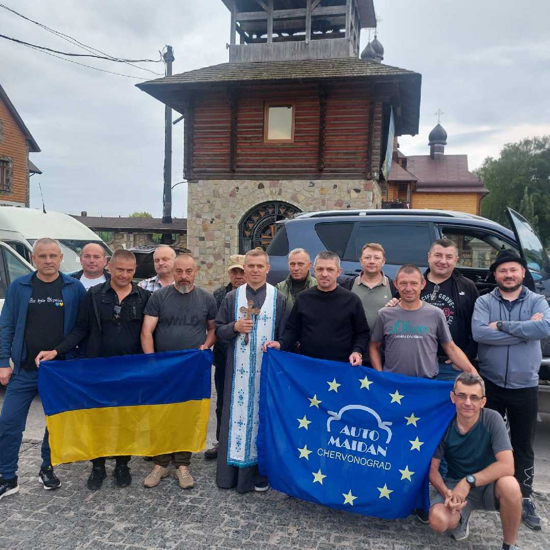 Чергова партія автівок попрямувала до наших захисників