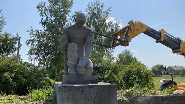 Червоноградщина звільнилась ще від двох пам'ятників монументальної пропаганди ворога