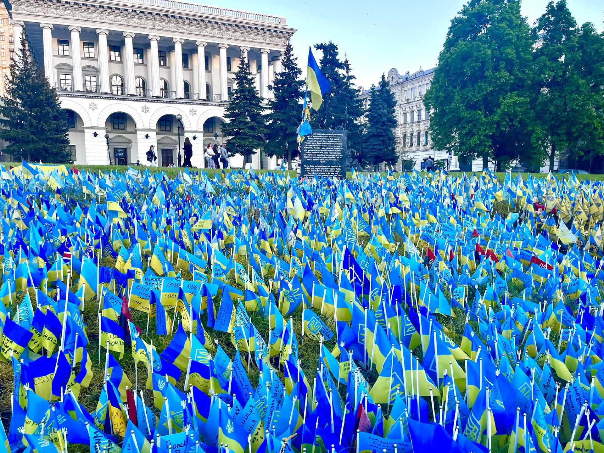 Вітання очільника Червоноградського району Андрія Дяченка з Днем Конституції України 