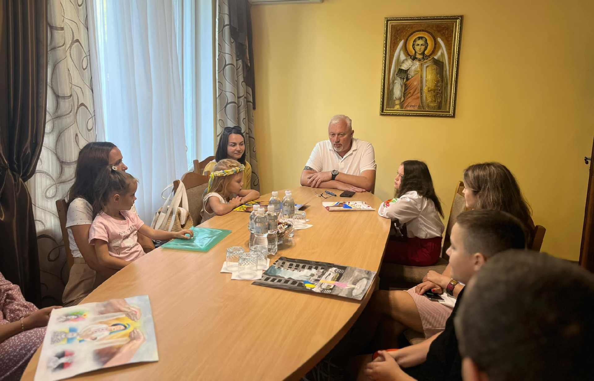 За результатами конкурсу дитячих малюнків на тему «Моя Україна - НЕЗЛАМНА», сьогодні в адміністрації вітали переможців.