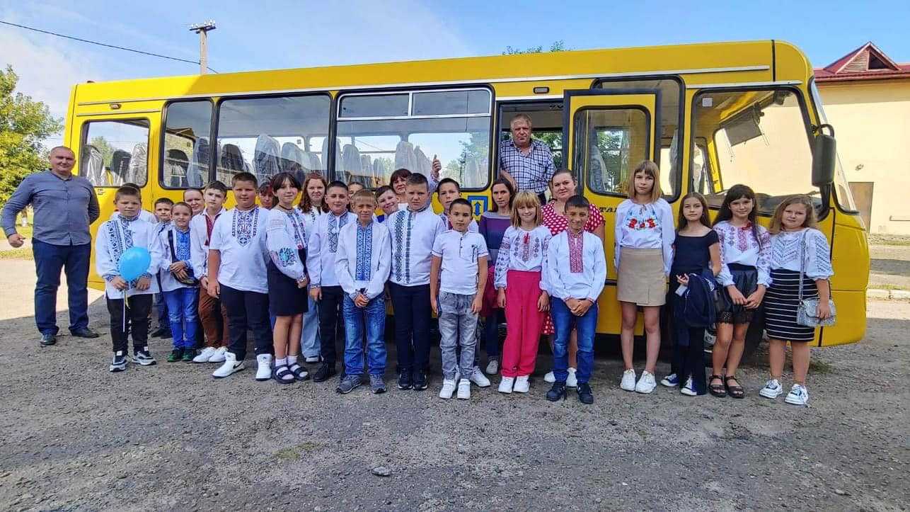 Стаївська гімназія ім.Осипа Лещука отримала новий шкільний автобус