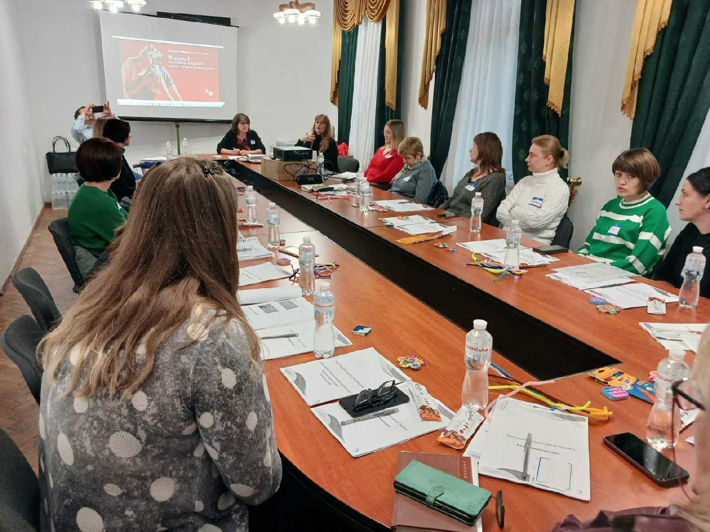 Для працівників Служб у справах дітей і фахівців інших соціальних сфер американська благодійна організація провела тренінг