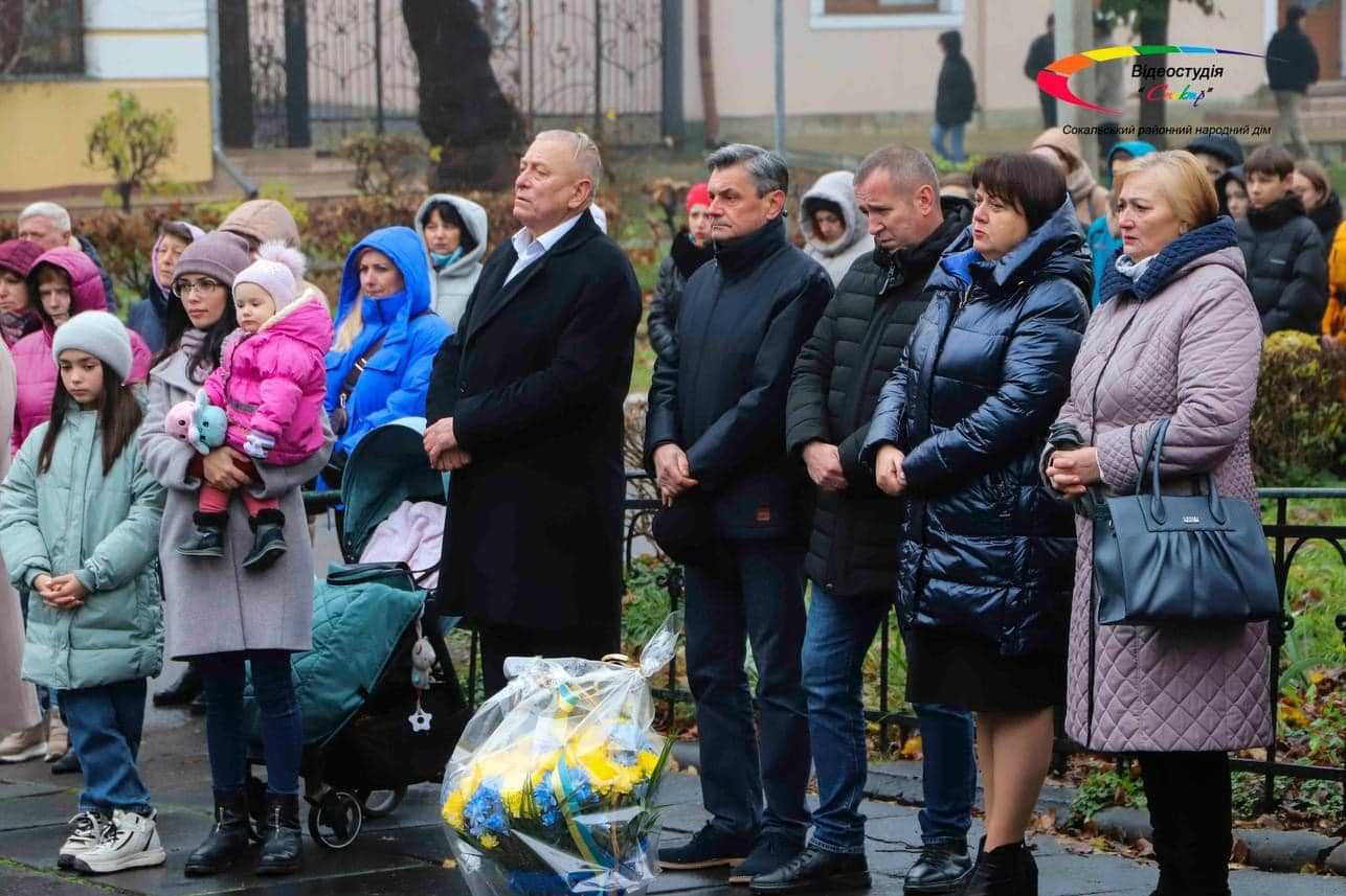 На Червоноградщині у День Гідності та Свободи вшановують пам’ять полеглих Героїв