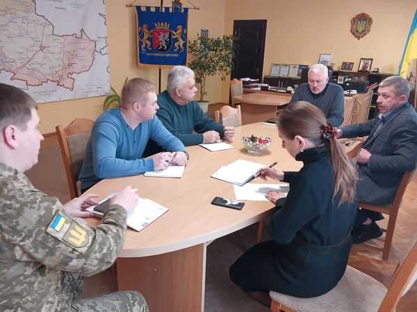 Сьогодні начальник Червоноградської РВА Андрій Дяченко провів нараду з керівниками і представниками районних державних установ