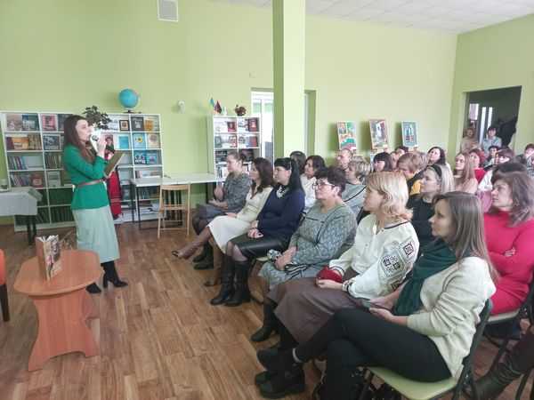 «Історії воїнів ЗСУ про нашу животворну мову»: на Червоноградщині презентували книгу Феодосії Колесник