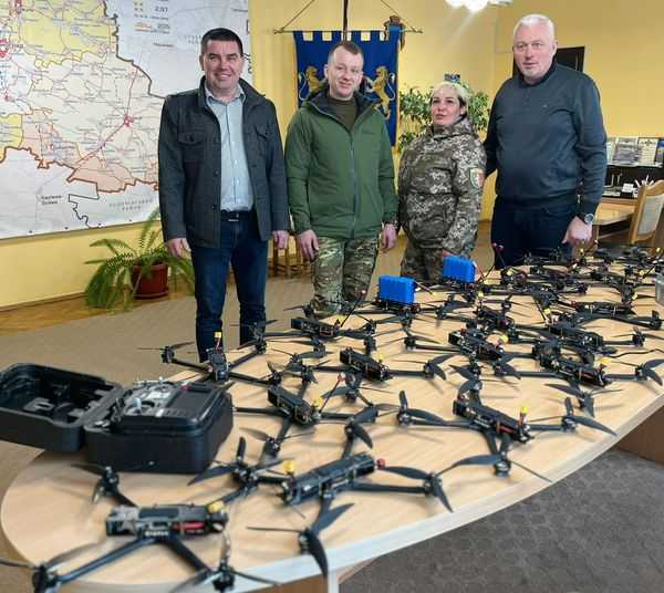 Сьогодні в військовій адміністрації передали 20 дронів та систему РЕБ нашим військовослужбовцям