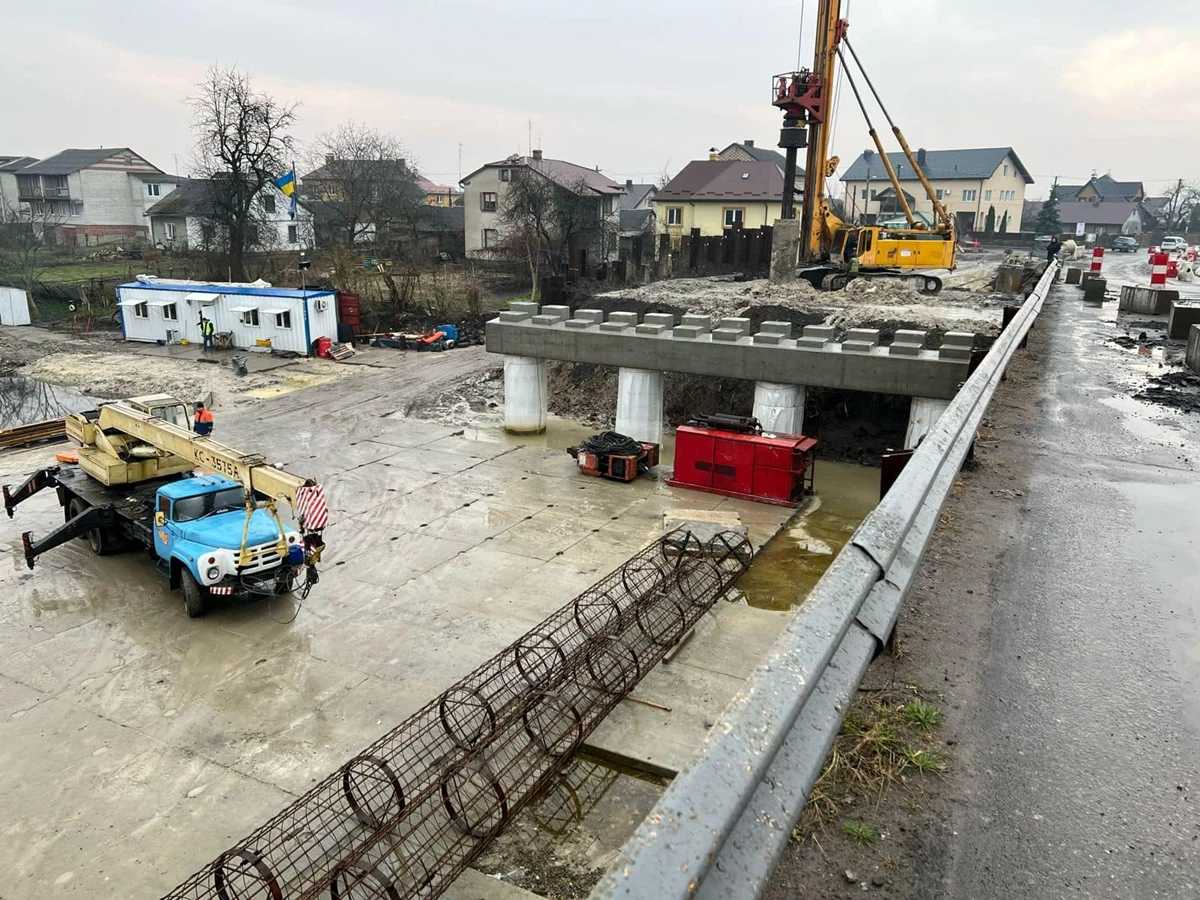 На Львівщині Триває Реконструкція Мостового Переходу Через Річку Західний Буг У Місті Сокаль